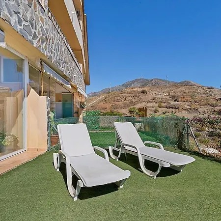 Apartment Garden With Sea View In