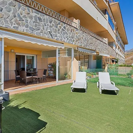 Apartment Garden With Sea View In